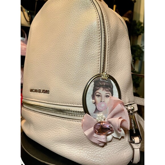 Audrey Hepburn Brooch Pin with Crystal and Pearls - Picture 7 of 10